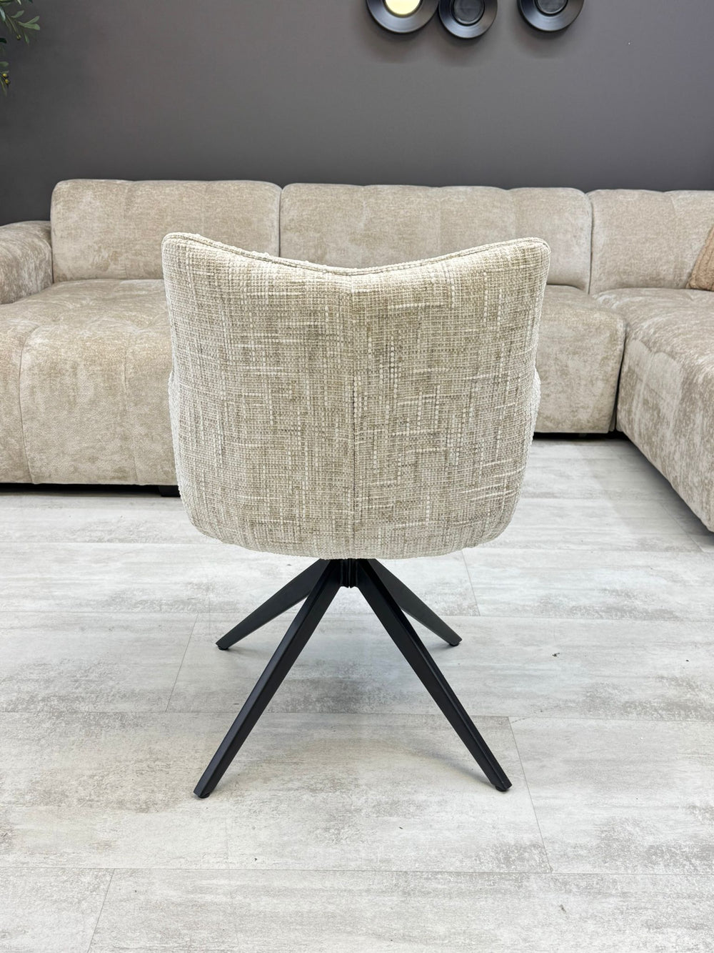 Fauteuil Pivotant Design Beige – Pieds Noirs Croisés