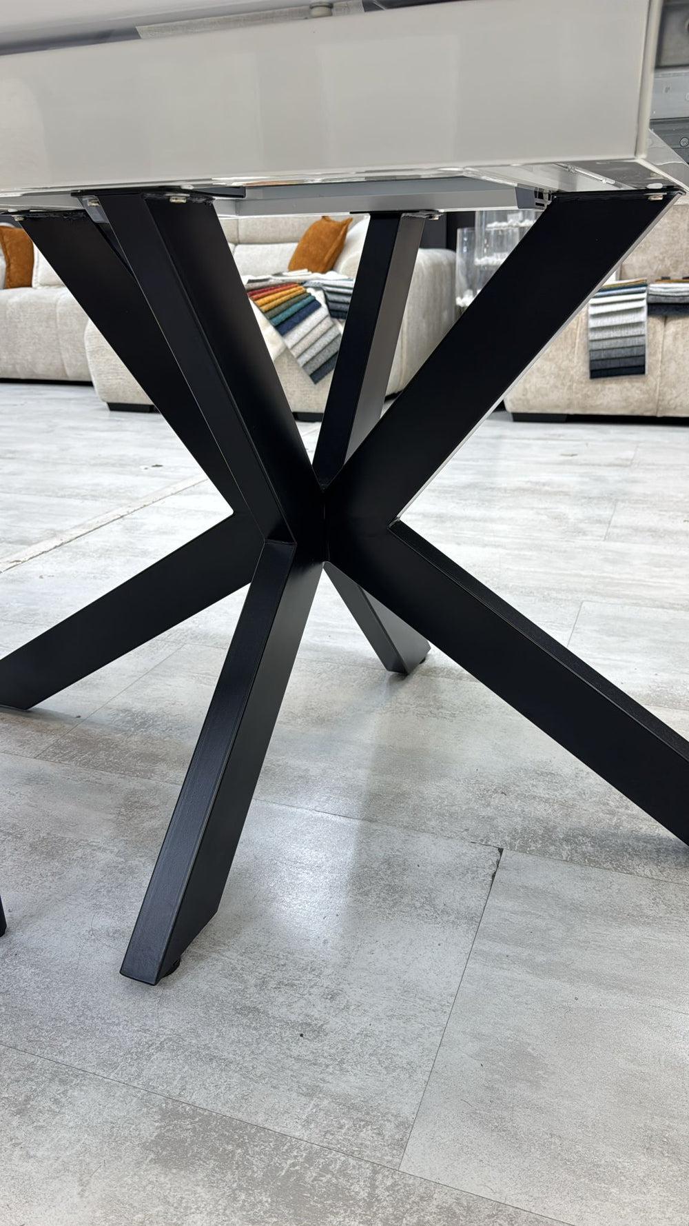 Table NOVA en céramique blanche finition marbre gris – Haute Résistance